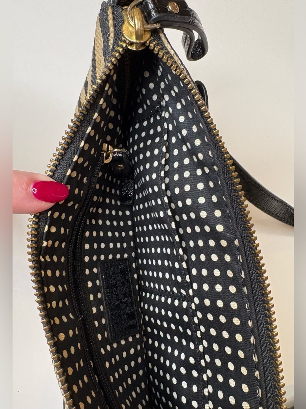 Kate Spade New York Vintage Celina Black & Tan Crossbody Bag Patent Leather Trim - Picture 3 of 4